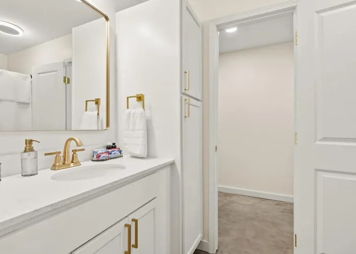 Royal Inn-king-lux Amenities-fast Wifi-balcony Holiday home