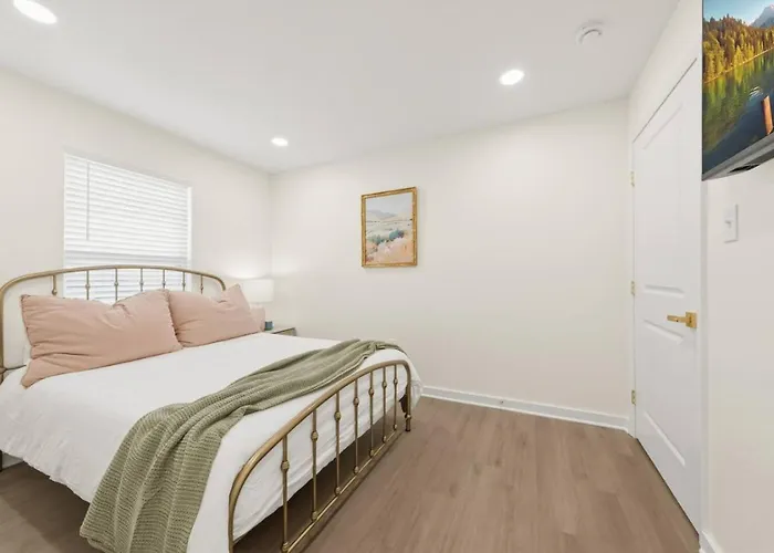 Royal Inn-king-lux Amenities-fast Wifi-balcony Lafayette