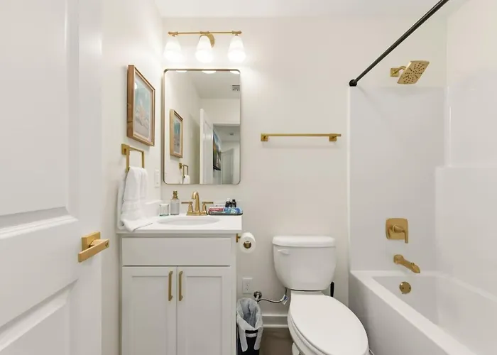 Royal Inn-king-lux Amenities-fast Wifi-balcony